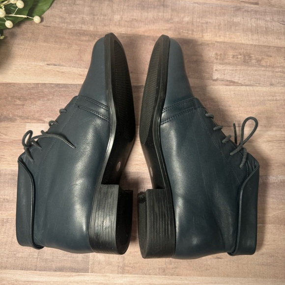 St. John’s Bay Deep Blue leather square toe ankle boots 7.5W  LIKE NEW - Picture 15 of 16
